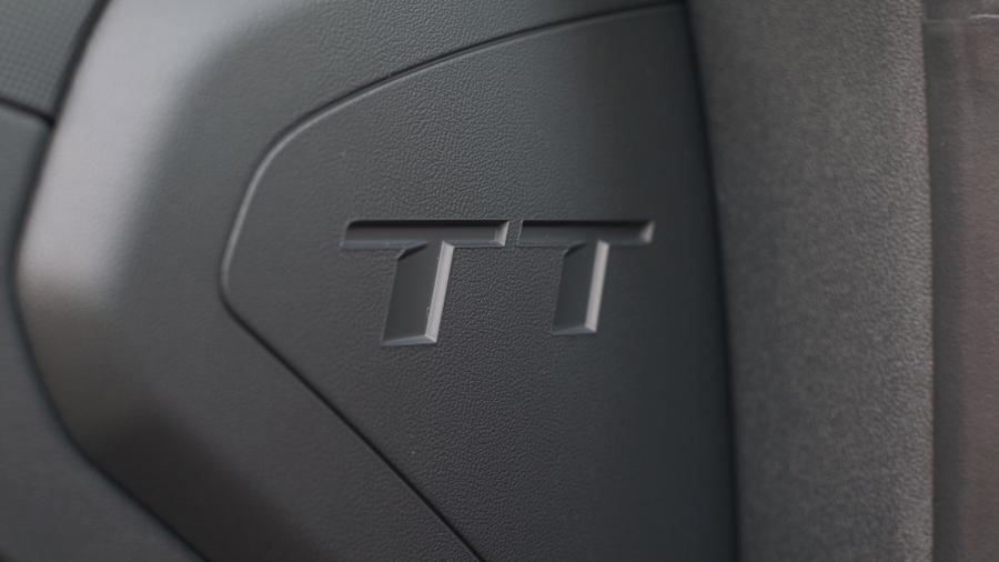 Детали интерьера Audi TT RS Coupe (8S) 2017 года  (NA) (фото 34 из 36)